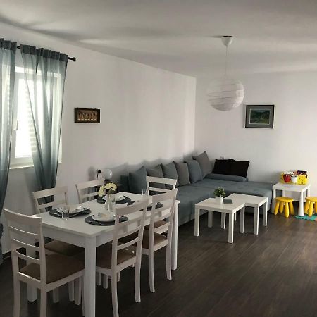 Beach House Black Olive Villa Slatine Kültér fotó